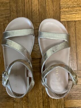 Gold sparkling sandals for girls